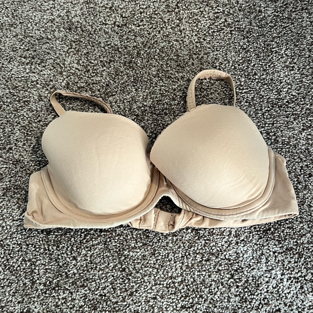 Victoria's Secret Nude Seamless Bra with Molded Cups